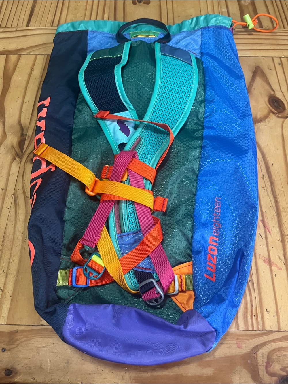 COTOPAXI Luzon 18L Del Dia Bright Multi Color Hiking Backpack Luzon Eighteen - Picture 2 of 5